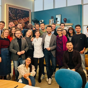 Journaliste aux "Maternelles" depuis de nombreuses années, Benjamin Muller avait rejoint l'équipe de la matinale Bonjour ! aux côtés de Bruce Toussaint.

Les chroniqueurs de "Bonjour' TF1