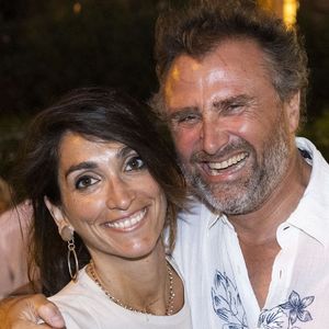 Alexandre Brasseur partage désormais sa vie avec Isabelle Regourd...

Exclusif - Alexandre Brasseur et sa femme Isabelle Regourd - François Berléand et Nicolas Briançon interprètent l'univers déjanté et mythique de Poiret et Serrault au théâtre de verdure lors du Festival de Ramatuelle. © Cyril Bruneau/Festival de Ramatuelle/Bestimage