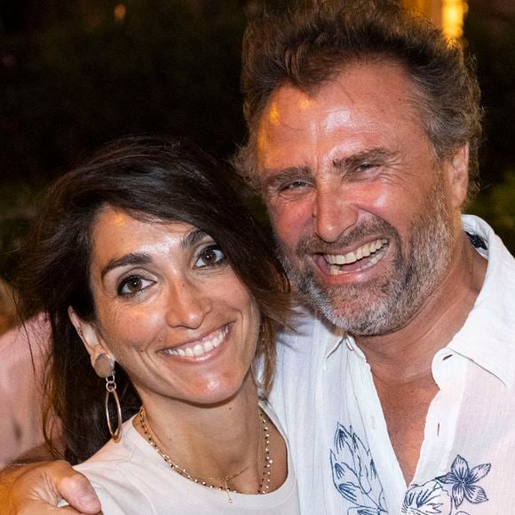 Alexandre Brasseur partage désormais sa vie avec Isabelle Regourd...

Exclusif - Alexandre Brasseur et sa femme Isabelle Regourd - François Berléand et Nicolas Briançon interprètent l'univers déjanté et mythique de Poiret et Serrault au théâtre de verdure lors du Festival de Ramatuelle. © Cyril Bruneau/Festival de Ramatuelle/Bestimage