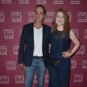 mais pour l'éternité dans son coeur.

Michel Ferracci et sa femme Emilie Dequenne au photocall lors de l'ouverture de la 8ème édition du Champs-Élysées film festival (CEFF) au Cinéma Publicis à Paris, France, le 18 juin 2019. © Giancarlo Gorassini/Bestimage