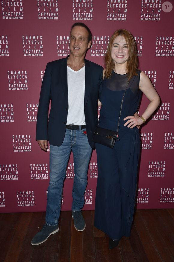 mais pour l'éternité dans son coeur.

Michel Ferracci et sa femme Emilie Dequenne au photocall lors de l'ouverture de la 8ème édition du Champs-Élysées film festival (CEFF) au Cinéma Publicis à Paris, France, le 18 juin 2019. © Giancarlo Gorassini/Bestimage