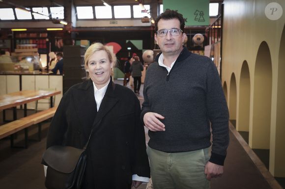 Ses propres filles préférant d'autres voies, la cheffe étoilée a tout simplement embauché son neveu Clément dans son restaurant parisien.

Exclusif - Hélène Darroze et son frère Marc Darroze - Premier Festival de la Gasconnerie au Ground Control à Paris le 30 janvier 2023.  © Jack Tribeca-Pierre Perusseau/Bestimage