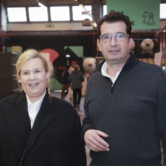Ses propres filles préférant d'autres voies, la cheffe étoilée a tout simplement embauché son neveu Clément dans son restaurant parisien.

Exclusif - Hélène Darroze et son frère Marc Darroze - Premier Festival de la Gasconnerie au Ground Control à Paris le 30 janvier 2023.  © Jack Tribeca-Pierre Perusseau/Bestimage