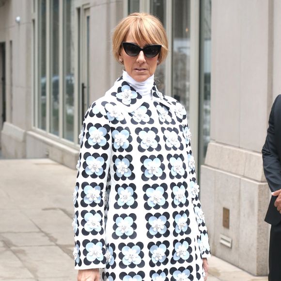 Celine Dion sort de son hôtel pour se rendre à son concert à Long Island dans l'État de New York, le 3 mars 2020.
Backgrid USA / Bestimage