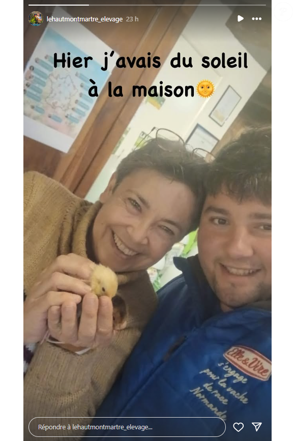 "Salut les amis, je suis parti faire un petit coucou à Manuela avec les petits poussins", s'est-il réjouit en vidéo.

Valentin retrouve Manuela, de "L'amour est dans le pré". Instagram