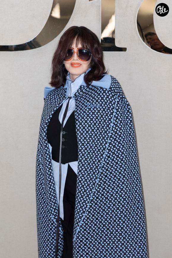Isabelle Adjani au photocall au défilé Christian Dior Collection Femme Prêt-à-Porter Printemps/Eté 2026 lors de la Fashion Week de Paris (PFW), dans le Jardin des Tuileries, à Paris, France, le 1er octobre 2025. © Olivier Borde/Bestimage