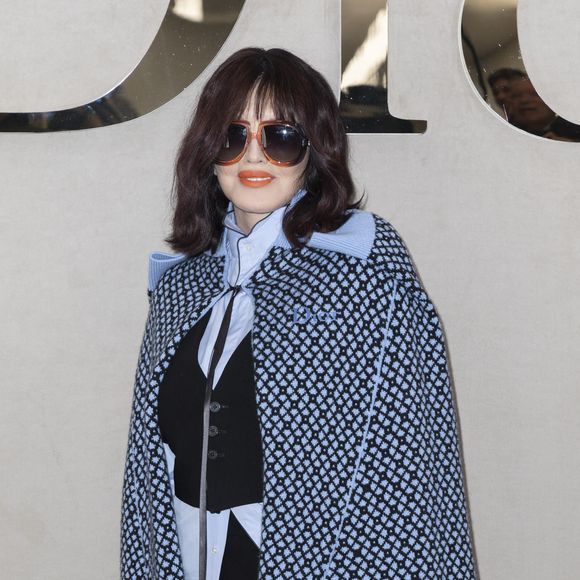 Isabelle Adjani au photocall au défilé Christian Dior Collection Femme Prêt-à-Porter Printemps/Eté 2026 lors de la Fashion Week de Paris (PFW), dans le Jardin des Tuileries, à Paris, France, le 1er octobre 2025. © Olivier Borde/Bestimage