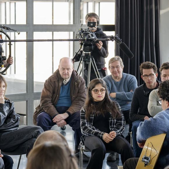 Charlotte Gainsbourg dans "Les rencontres du Papotin", dans l'émission diffusée le samedi 5 avril 2025 sur France 2. © Léo Kekemenis - France Télévisions