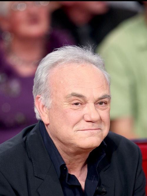 "J’ai changé de vie" : À bientôt 80 ans, Laurent Cabrol revendique son nouveau quotidien rural dans sa ferme familiale du XVIIe siècle