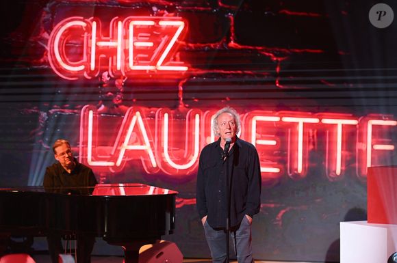 Il reçoit alors pour l'occasion sa veuve Geneviève Delpech, mais aussi Didier Barbelivien, chanteur connu.

Exclusif - Didier Barbelivien lors de l'enregistrement de l'émission "Vivement dimanche" au studio Rive Gauche, présentée par M. Drucker avec une diffusion sur France 3 le 1er février 2026. © Guillaume Gaffiot/Bestimage