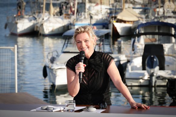 Exclusif - Anne-Elisabeth Lemoine, sur le plateau de l'émission "C à vous" lors du 78ème Festival International du Film de Cannes, France, le 14 mai 2025. © Jack Tribeca/Bestimage