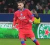 La famille affirme avoir travaillé sans contrat, avec des horaires excessifs et une rémunération insuffisante.

Lucas Hernandez du Paris Saint Germain Lors de la 3ème journée de la Ligue des Champions entre le Bayer 04 Leverkusen et le Paris Saint Germain le 21 octobre 2025 au BayArena de Leverkusen, Allemagne - Photo Laurent Lairys / PSNEWZ