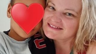 Le fils d'une célèbre agricultrice de L'amour est dans le pré suivi de près, le diagnostic qui le concerne touche 5% des enfants