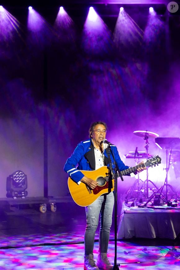 Laurent Voulzy est actuellement en tournée dans toute la France jusqu'en janvier 2027.

Exclusif - Laurent Voulzy - Laurent Voulzy en concert sur la scène du théâtre de Verdure lors du 41ème Festival de Ramatuelle, le 9 août 2025. 
© Cyril Bruneau / Bestimage