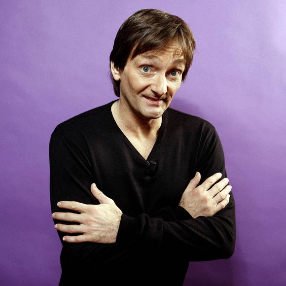 Pierre Palmade pose lors d'une séance de portrait à Paris, en avril 2012.