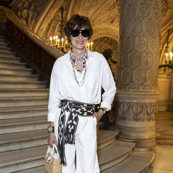 Ines de la Fressange au photocall du deuxième défilé de mode Chanel Haute-Couture automne-hiver 2024/2025 au palais Garnier lors de la Fashion Week de Paris, France, le 25 juin 2024. © Olivier Borde/Bestimage