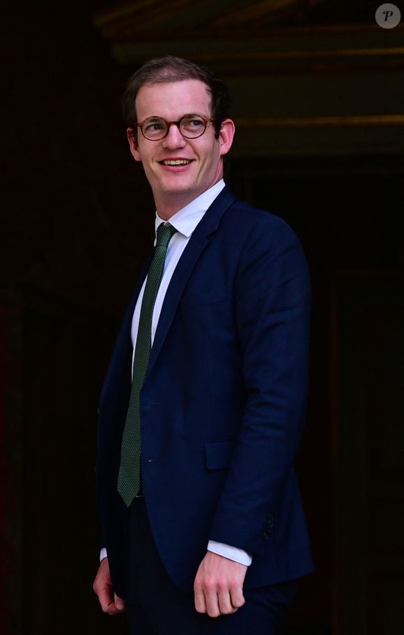 Le député et conseiller municipal d'Ensemble pour la République à Saint-Cloud, Pierre Cazeneuve, à son arrivée pour une réunion avec le Premier ministre français dans le cadre des consultations sur la représentation proportionnelle, à l'hôtel Matignon à Paris, France, le 1er mai 2025. © Christian Liewig/Bestimage