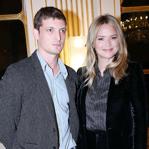 Virginie Efira, avec son compagnon Niels Schneider reçoit le French Cinema Award lors d’une cérémonie au ministère de La Culture à Paris le 12 janvier 2023. © Jonathan Rebboah / Panoramic / Bestimage