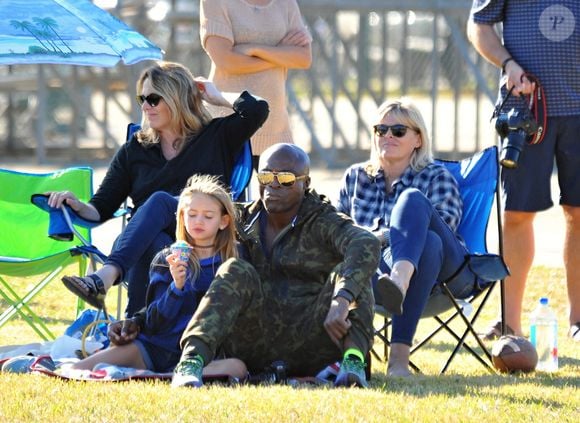 Heidi Klum et Seal se réunissent en famille pour passer du temps avec leurs enfants, Los Angeles, CA, USA le 14 novembre 2015. Photo de GSI/ABACAPRESS.COM |Heidi Klum, Seal And Family At A Football Game - LA