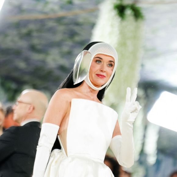 Katy Perry célébrant l'ouverture de l'exposition "Costume Art" qui s'est tenue au Metropolitan Museum of Art à New York City. Backgrid USA / Bestimage