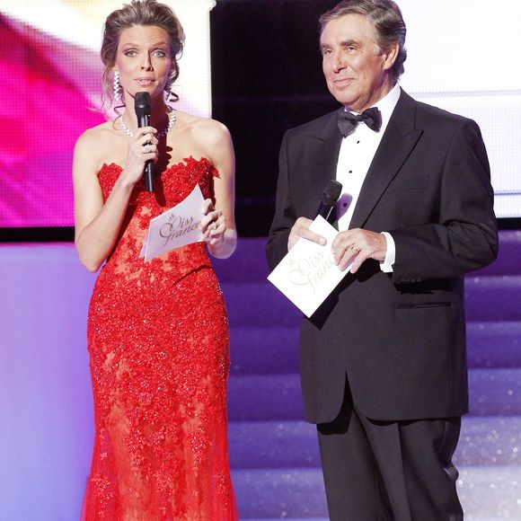 Le célèbre concours de beauté est sur le point de révéler sa nouvelle reine ce samedi 6 décembre 2025. 

Jean-Pierre Foucault et Sylvie Tellier lors du concours Miss France 2011 le 4 décembre 2009 à Caen, dans le nord-ouest de la France. Photo by Patrick Bernard/ABACAPRESS.COM