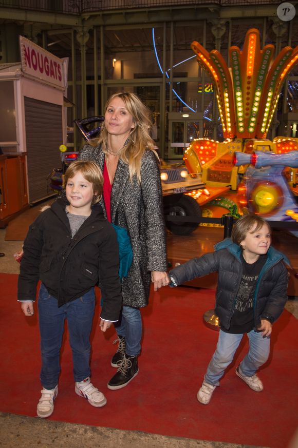 Sarah Lavoine avec ses enfants Milo et Roman - Inauguration de la 3ème édition "Jours de Fêtes" au Grand Palais à Paris le 17 décembre 2015. Jours de fêtes, la fameuse fête foraine au cœur de la Nef du Grand Palais est de retour à Paris du 18 décembre 2015 au 3 janvier 2016. AGENCE / BESTIMAGE