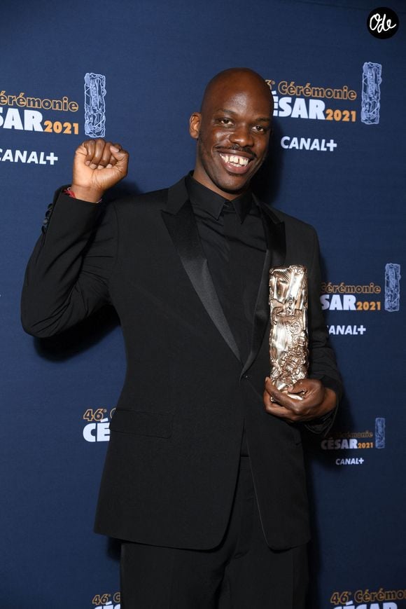 A 40 ans, il obtient la consécration grâce à son film "Simplement Noir"

César du meilleur espoir masculin pour Jean-Pascal Zadi Dans "Tout Simplement Noir" lors de la pressroom (press room) remise des prix lors de la 46ème cérémonie des César à l'Olympia à Paris le 12 mars 2021
©   Pascal le Segretain /  Pool / Bestimage