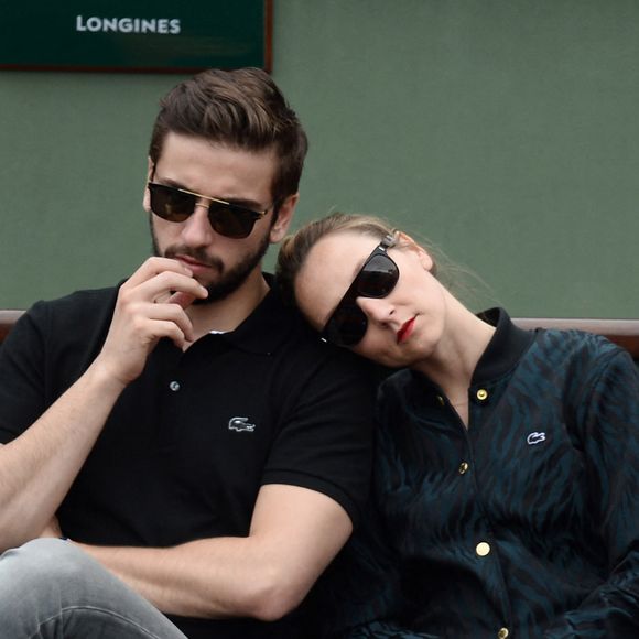 Audrey Lamy et son petit ami Thomas regardent un match pendant le huitième de finale des Internationaux de France de tennis à Roland-Garros à Paris, France, le 1er juin 2014. Photo Laurent Zabulon/ABACAPRESS.COM