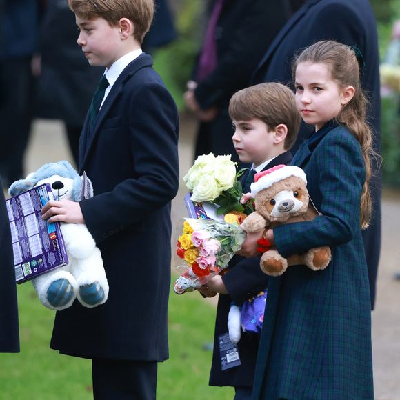 Un selfie !

Prince Louis, Princesse Charlotte, Prince George - La famille royale britannique se rend à la messe de Noël à Sandringham le 25 décembre 2024.