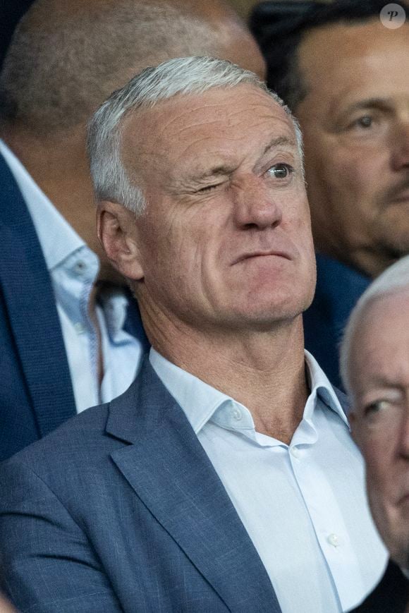 Didier Deschamps - Célébrités des les tribunes lors du match aller du quart de finale de Ligue des champions entre le PSG et Aston Villa (3-1) au Parc des Princes à Paris le 9 avril 2025. © Cyril Moreau/Bestimage