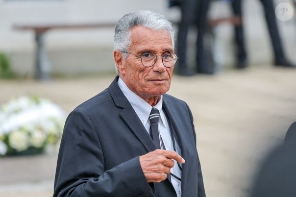 Jean-Marie Périer - Sortie des obsèques de l'auteure-compositrice-interprète et actrice française Françoise Hardy au crématorium du cimetière du Père-Lachaise à Paris, France, le 20 juin 2024. © Jacovides-Moreau/Bestimage