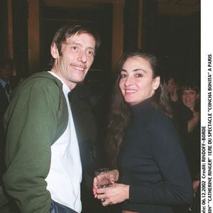 De cet amour fusionnel, lui restait par ailleurs leurs trois enfants, qui baignent aujourd'hui tous dans la sphère artistique. 

"Fred Chichin" "Catherine Ringer" 1ère du spectacle "Concha Bonita" à Paris "plan américain" verre