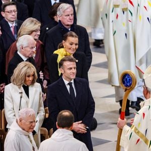 Le grand-duc Henri de Luxembourg, Le président de la République française, Emmanuel Macron et de Brigitte Macron - Messe de consécration du mobilier liturgique de la cathédrale Notre-Dame de Paris, le 8 décembre 2024. 
© Cyril Moreau / Bestimage