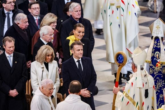 Le grand-duc Henri de Luxembourg, Le président de la République française, Emmanuel Macron et de Brigitte Macron - Messe de consécration du mobilier liturgique de la cathédrale Notre-Dame de Paris, le 8 décembre 2024. 
© Cyril Moreau / Bestimage