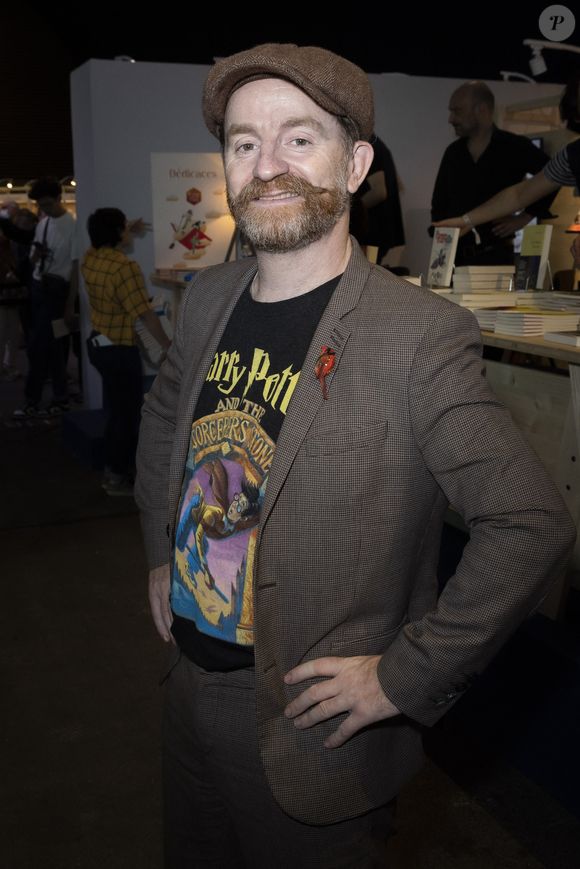 Mathias Malzieu s'est également livré sur un sujet douloureux, celui de la fausse couche de sa compagne, dont le couple tente de se relever petit à petit… 

Mathias Malzieu - Festival du Livre de Paris 2022 au Grand Palais éphémère - Paris le 24/04/2022 - © Jack Tribeca / Bestimage