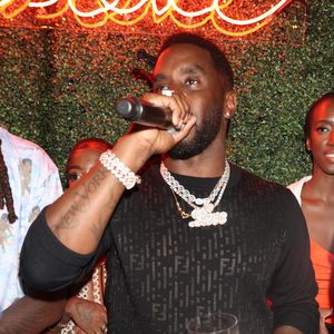 Les fameuses "nuits d’hôtels" faisaient partie de celui-ci, ainsi que les 10 000 euros mensuels versés à Jade par le rappeur.

Sean 'Diddy' Combs - Sean 'Diddy' Combs et ses 2 fils Justin et Quincy Combs lors d’une fête dans leur résidence de Malibu à Los Angeles, le 5 juillet 2021 © Backgrid USA / Bestimage