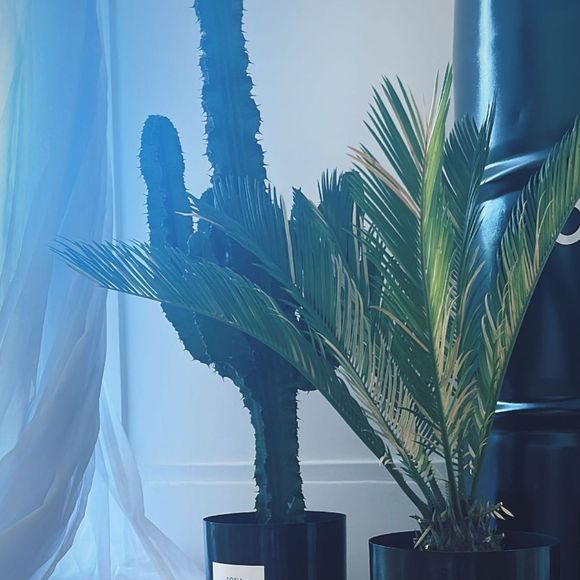 Amel Bent enceinte : elle dévoile de rares photos de sa maison en plein congé mat'
