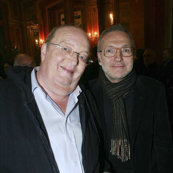 Bernard Mabille, Laurent Ruquier - People en backstage du nouveau spectacle de Bernard Mabille "De la tête aux pieds" au théâtre Antoine à Paris le 14 novembre 2016.
JLPPA / Bestimage