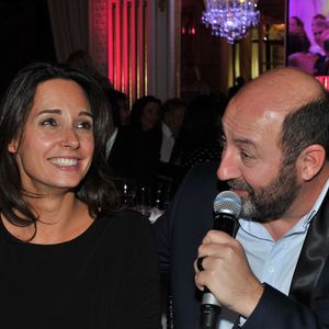 "En tant qu'élu d'une petite commune, marier une personnalité aussi connue que l'admirable Julia Vignali, je n'y aurais pas pensé une seule seconde", avait également ajouté l'élu dans les colonnes de Purepeople

Exclusif - Kad Merad et sa compagne Julia Vignali - Dîner de gala au profit de la Fondation ARC pour la recherche contre le cancer du sein à l'hôtel Peninsula à Paris le 1er octobre 2015. Crédit : RACHID BELLAK / BESTIMAGE