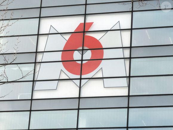 RTL et M6 sur le boulevard Charles de Gaulle. La chainr de television M6 et la radio generaliste RTL sont a la vente. RTL Group de l'allemand Bertelsmann attire la convoitise de nomreux industriels francais. Neuilly-sur-Seine, France, 15 mars 2021. Photo par Mario Fourmy/ABACAPRESS.COM