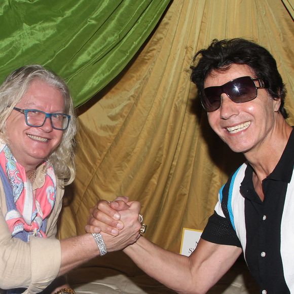 Exclusif - Pierre-Jean Chalençon, Jean-Luc Lahaye - Exposition de la collection de Pierre-Jean Chalençon pour la vente "Napoléon: Une collection historique" chez Sotheby's à Paris le 19 juin 2025.
C'est le styliste Jean-Charles de Castelbajac, qui a apporté sa touche colorée à la vitrine de la vente du 25 juin, consacrée aux objets provenant du trésor de Pierre-Jean Chalençon, l'un des plus grands collectionneurs privés d'objets napoléoniens au monde. © Baldini/Bestimage