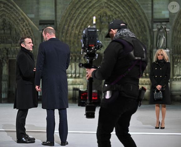 Le président français, Emmanuel Macron, le prince britannique William, prince de Galles, et Brigitte Macron assistent à la cérémonie de bienvenue lors de la réouverture officielle de la cathédrale Notre-Dame de Paris, en France, le 7 décembre 2024, après plus de cinq ans de travaux de reconstruction à la suite de l'incendie d'avril 2019. Eliot Blondet/Pool/Bestimage