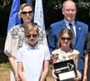 La plaque dévoilée rappelle l’attachement des Grimaldi au Cantal depuis 1643, mentionnant Gabriella, ses parents et son frère présents ce 9 juillet 2025.
Le prince Albert II de Monaco, la princesse Charlène de Monaco, le prince Jacques de Monaco, marquis des Baux, et la princesse Gabriella de Monaco, comtesse de Carladès, ont été accueillis à Vic-sur-Cère, dans le Cantal, en France, le 9 juillet 2025. © Bruno Bebert/Bestimage