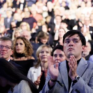 Exclusif - Alain-Fabien Delon lors de la soirée hommage Ciné-concert symphonique "Alain Delon, le dernier Samouraï" au palais des congrès à Paris le 8 novembre 2024 le jour de son anniversaire. Pour cette soirée, le chef d'orchestre Vahan Mardirossian a dirigé l'orchestre symphonique de Douai.

© Jacovides / Moreau / Bestimage