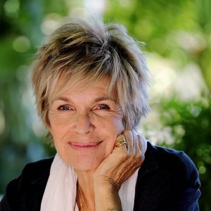 Personne n'a oublié Véronique Jannot. L'incontournable comédienne et chanteuse a cartonné sur le petit écran avec les séries "Pause Café" ou "Madame le consul", et vendu des vinyles par palettes, grâce aux succès des morceaux "Désir, désir" ou "Aviateur".

Exclusif - Rendez-vous avec l'actrice française Véronique Jannot, sur la plage des Sablettes, à La Seyne-sur-Mer. © Franz Chavaroche/Nice Matin/Bestimage