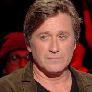 Thomas Dutronc face à Nagui sur le plateau de Taratata - France 2 (Capture d'écran).