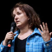 Entre humoristes, c’est loin d’être le grand amour : "Ils se détestent entre eux", affirme Anne Roumanoff