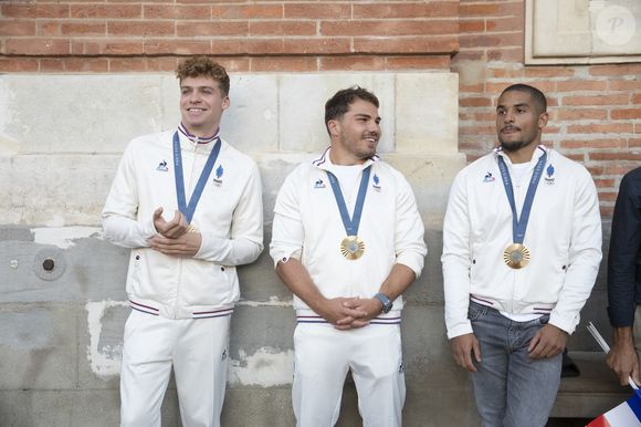 Léon Marchand, Antoine Dupont, Nelson Epée - Les Toulousains ont accueilli avec ferveur les athlètes de la Ville rose et de ses alentours, après leur performance aux Jeux Olympiques de Paris 2024 sur la place du Capitole le 18 septembre 2024. © Frédéric Maligne/Bestimage