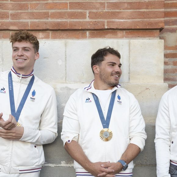 Léon Marchand, Antoine Dupont, Nelson Epée - Les Toulousains ont accueilli avec ferveur les athlètes de la Ville rose et de ses alentours, après leur performance aux Jeux Olympiques de Paris 2024 sur la place du Capitole le 18 septembre 2024. © Frédéric Maligne/Bestimage