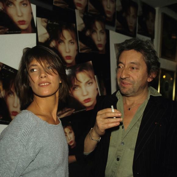 Archives - En France, à Paris, Jane Birkin et Serge Gainsbourg dans les locaux de Virgin. Le 14 octobre 1983
© Jean Lenoir via Bestimage